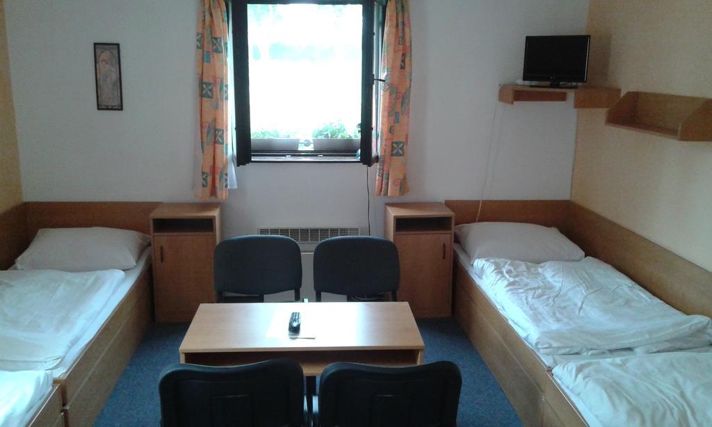 Sportcentrum Dvorak Hluboka nad Vltavou Room photo